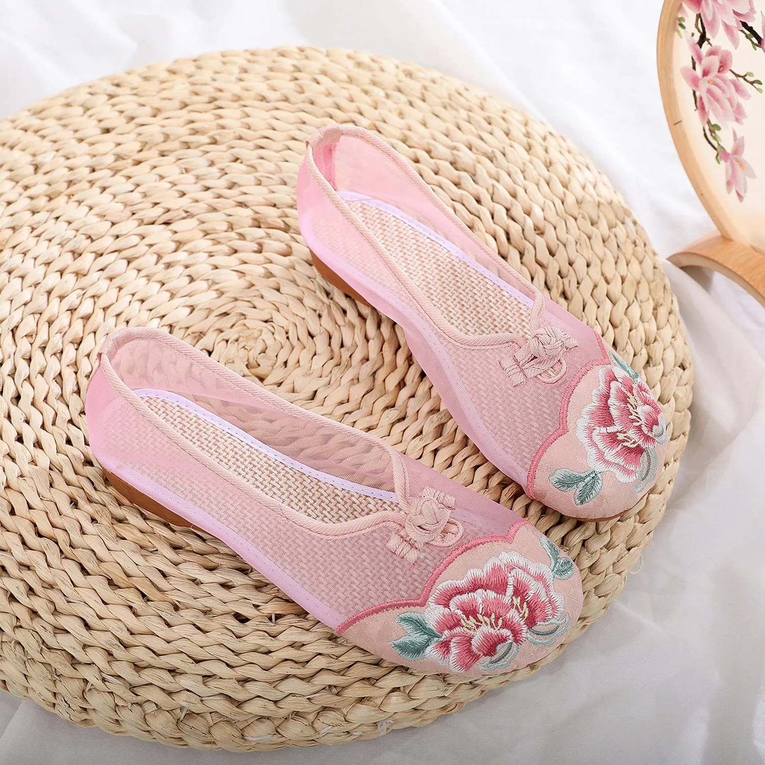 Beijing Embroidered Cloth Ethnic Style Low Canvas Shoes