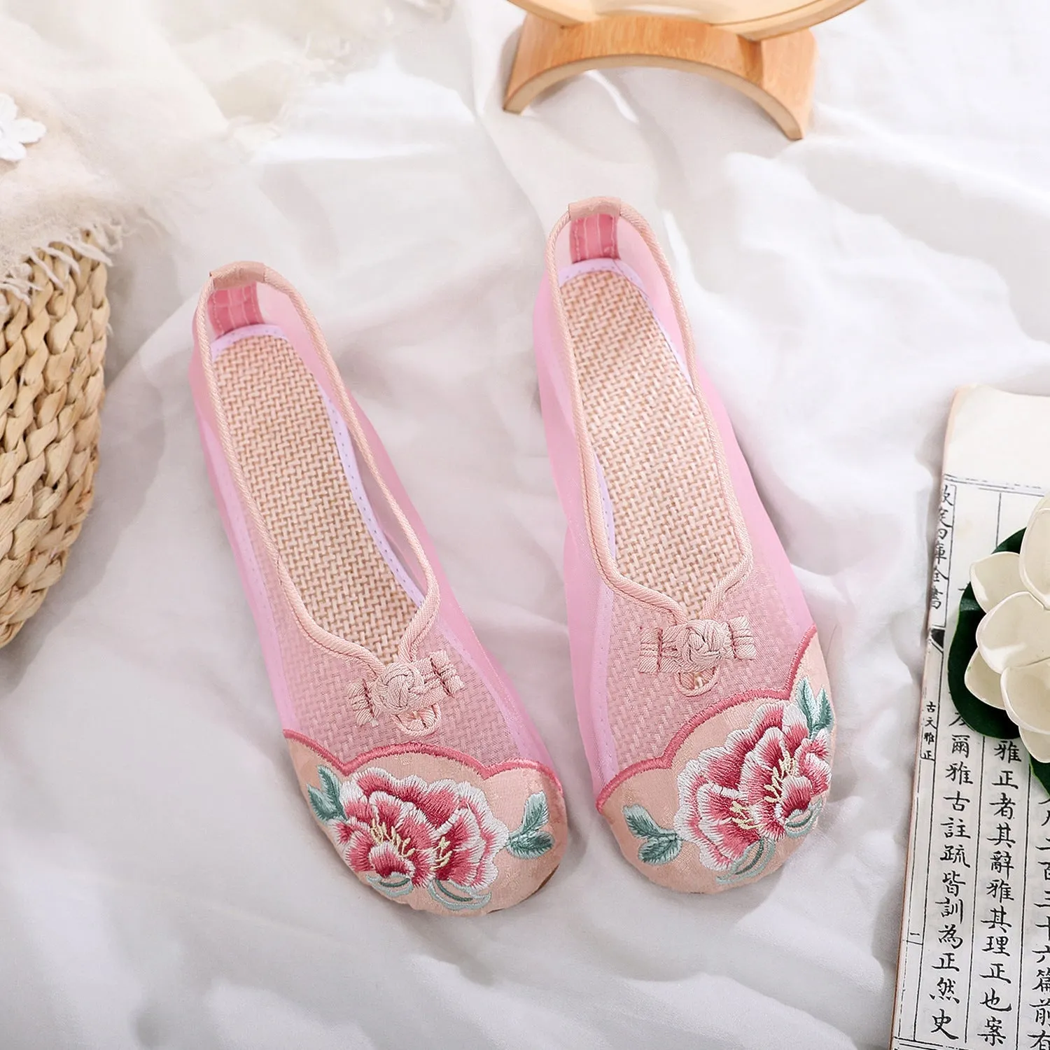 Beijing Embroidered Cloth Ethnic Style Low Canvas Shoes