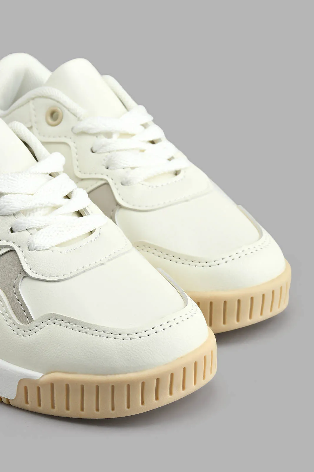 White Ribbed Skate Shoe